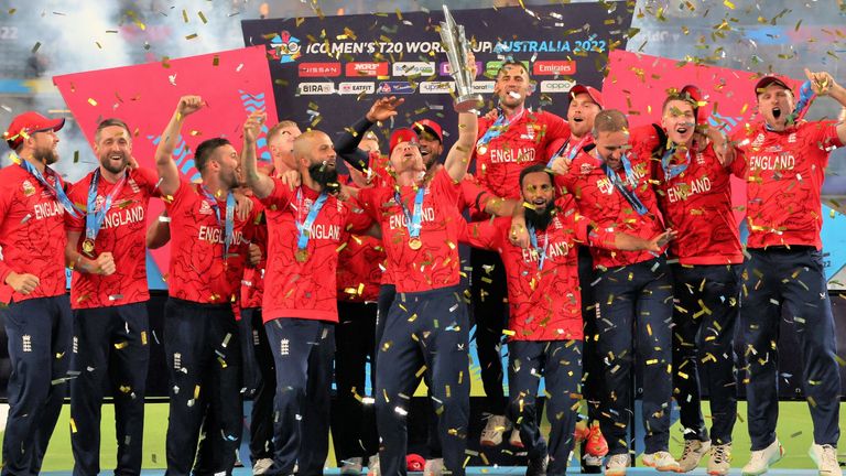 England players celebrate with their trophy after defeating Pakistan in the final of the T20 World Cup 