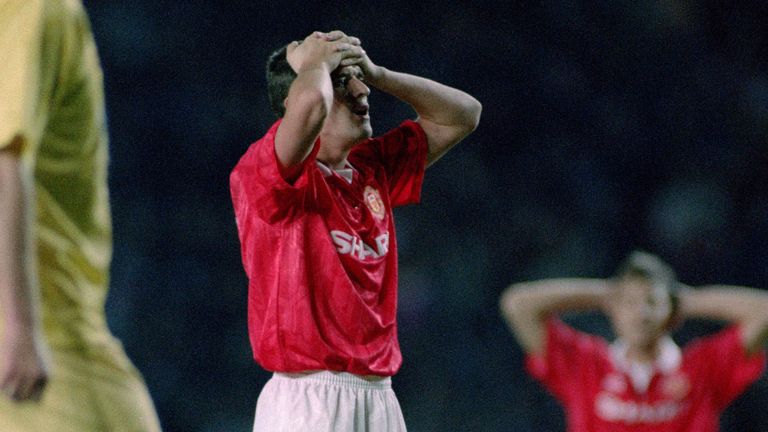 Roy Keane with his head in his hands during Manchester United&#39;s first-leg draw against Galatasaray