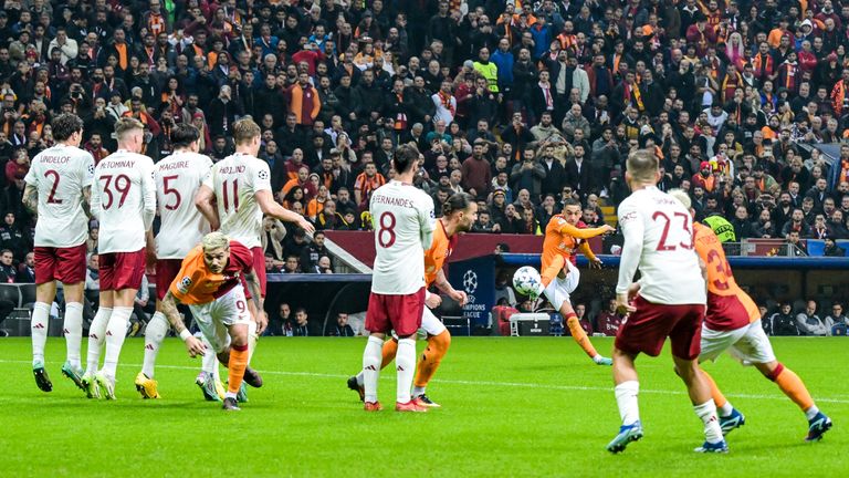 Hakim Ziyech scores Galatasaray&#39;s first goal - with the help of an Andre Onana error